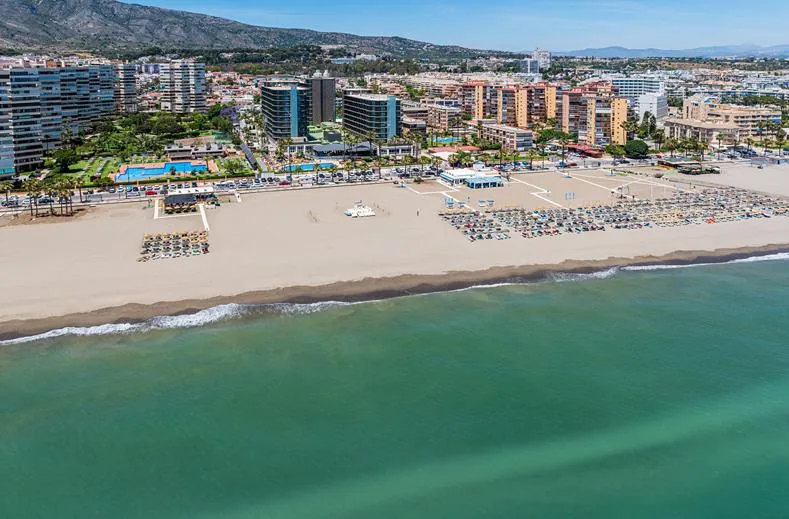 Luchtfoto van het strand van Playamar bij Sol Principe